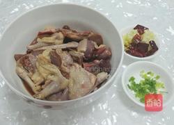 椒盐乳鸽的做法图解1