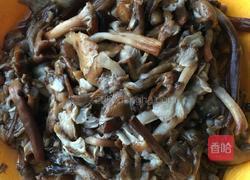 鲜榛蘑炒辣椒的做法图解1