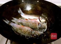 鲫鱼黄豆汤的做法图解2