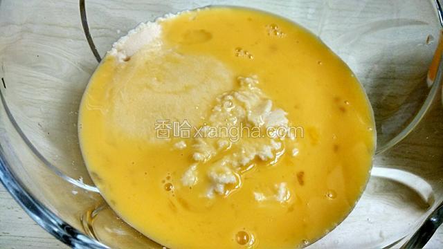 加入豆渣中，拌匀。