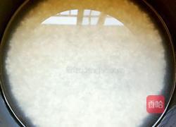 黄芪粥的做法图解1