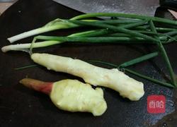 仔姜炒鸡的做法图解2