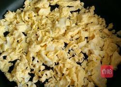 洋葱炒鸭蛋的做法图解3