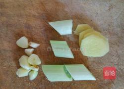 土豆炖鸡翅的做法图解4