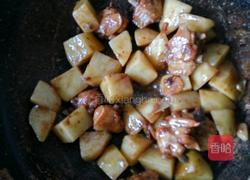 土豆炖鸡翅的做法图解9