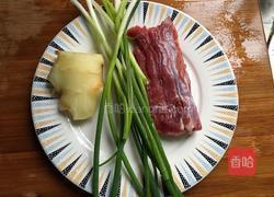 姜葱炒牛肉的做法图解1