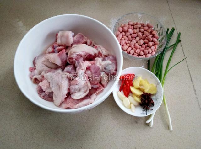 准备好所需食材。