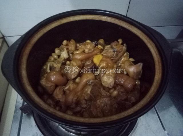 看到汤汁浓稠时，就可关火了。