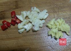 辣白菜炒肉的做法图解2