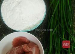 韭菜猪肉虾仁水饺的做法图解1