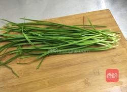 韭菜摊鸡蛋的做法图解1