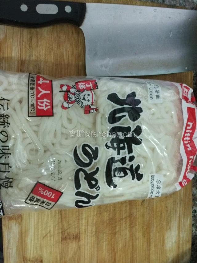 乌冬面准备好；（牛腩和面做的是三人的量）