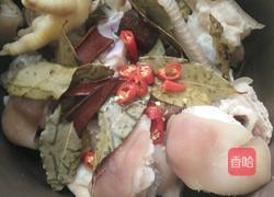 卤水猪脚的做法图解2
