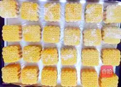 Lotus Paste Egg Yolk Mooncake Recipe Illustration 7