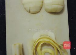 冰糖炖雪梨的做法图解2