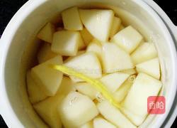 冰糖炖雪梨的做法图解4
