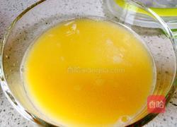 胡萝卜鸡蛋米汤羹的做法图解4