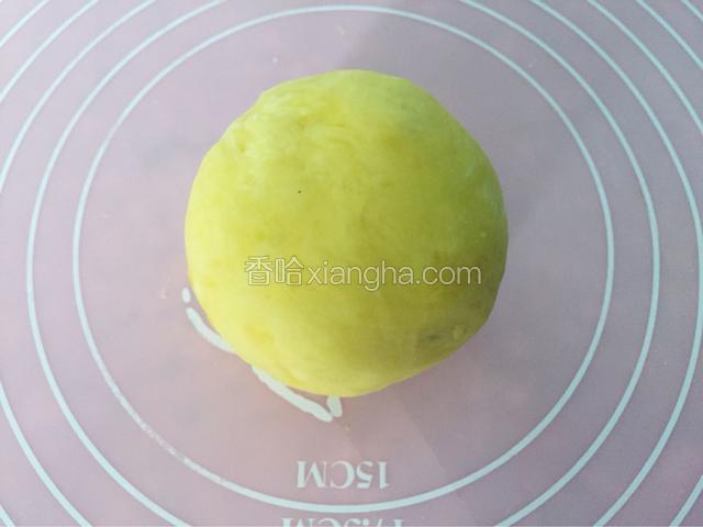 直至和成不粘手的面团