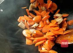 胡萝卜炒五花肉的做法图解5