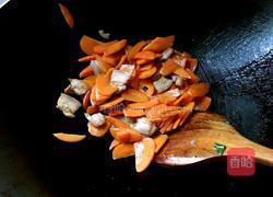 胡萝卜炒五花肉的做法图解6