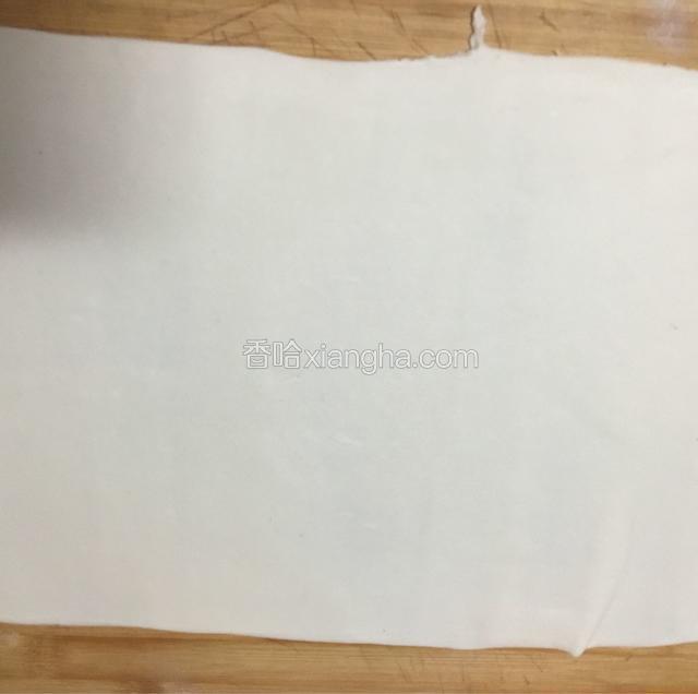 面团排气，擀成面片