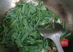 蛤喇肉炒韭菜的做法图解7