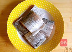 椒盐鱼块的做法图解1