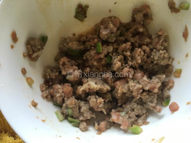 放微波炉里加热2分钟。