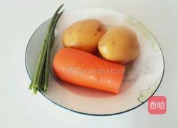 红萝卜炒土豆的做法图解1