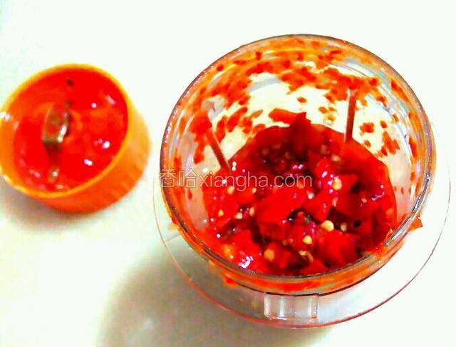 放入搅拌机搅碎。