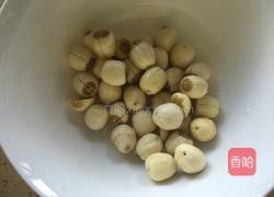 银耳莲子雪梨汤的做法图解3