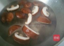 鲜菇油菜炒魔芋结的做法图解3