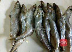 豆腐煮鱼的做法图解1