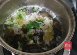 金枪鱼紫菜蛋花汤的做法图解5