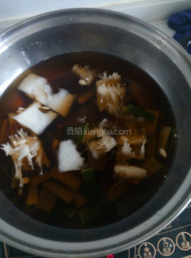 加入适量的水煮20分钟，晾凉后过滤装杯子里