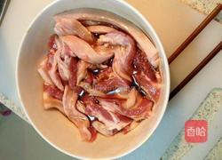 五花肉金针菇卷的做法图解2