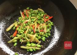 西瓜翠衣炒毛豆的做法图解8