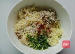 竹笋猪肉饺子的做法图解3