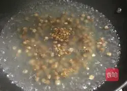 Illustration of how to make original pearl milk tea 2