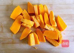 蛋黄焗南瓜条的做法图解1