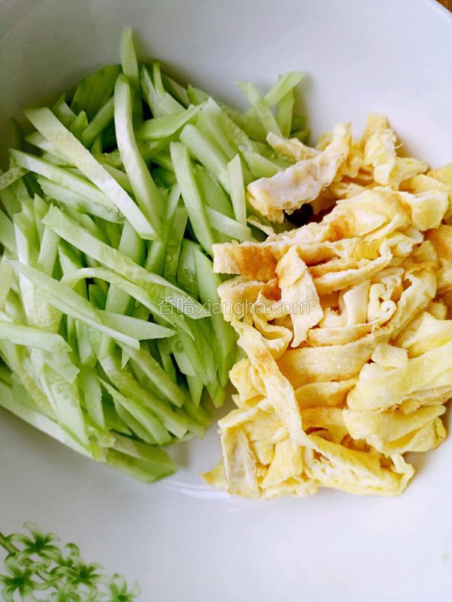 加黄瓜丝中