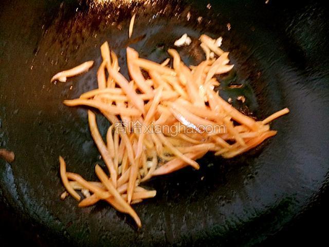 下胡萝卜丝翻炒