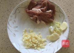 豆角蒸面条的做法图解1