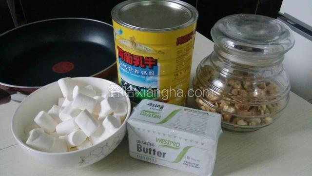 食材：奶粉，棉花糖，黄油，核桃仁；