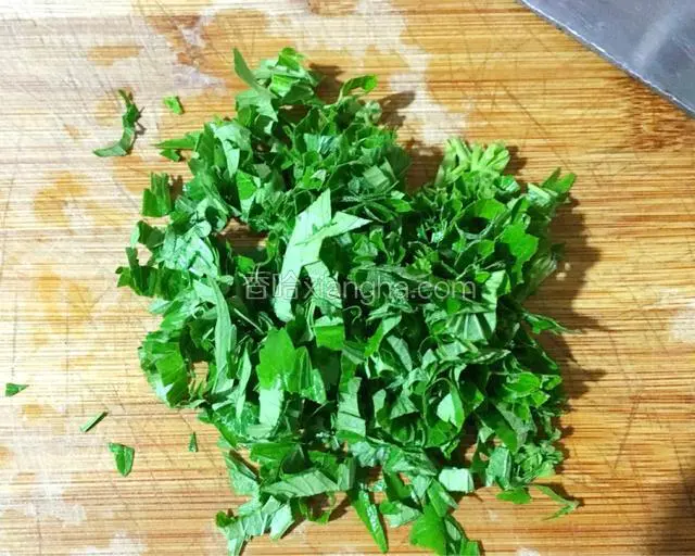 益母草洗净切碎