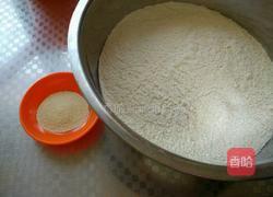 香菇猪肉馅包子的做法图解1