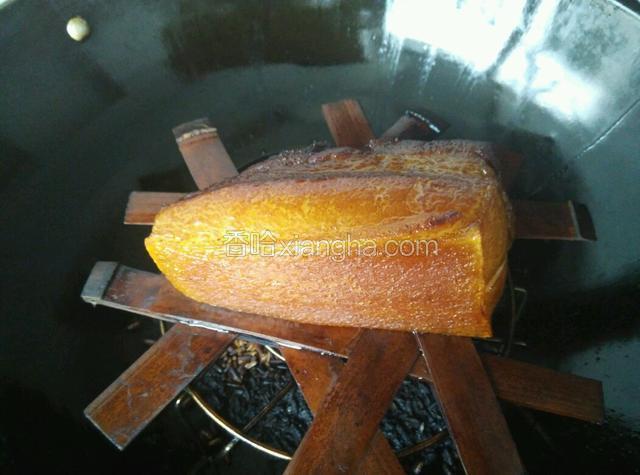 熏好后的肉。