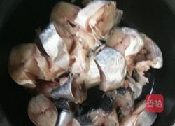 棒棒鱼烧腌菜的做法图解1