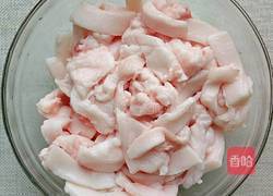 青椒炒油渣的做法图解1