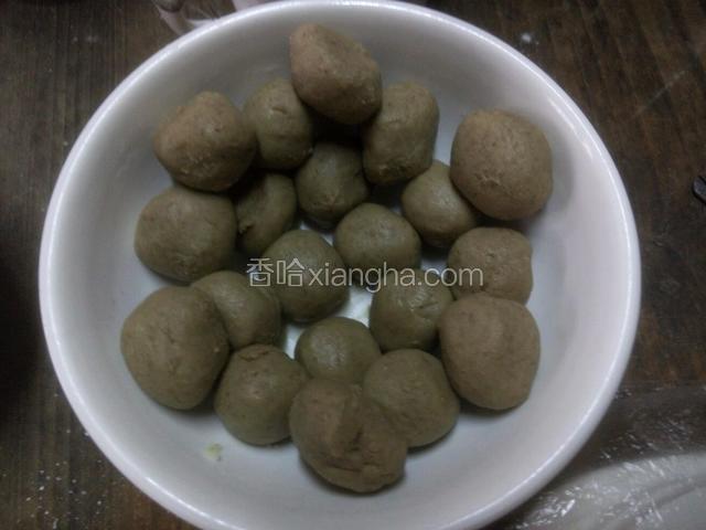 将绿豆馅分成20个